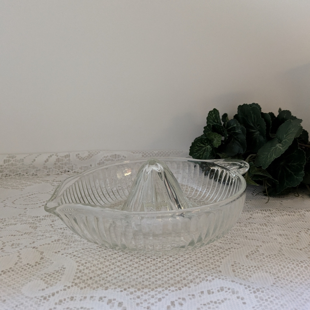 Clear Glass Orange Lemon Juicer Citrus Reamer Kitchen Gadget Country Farmhouse